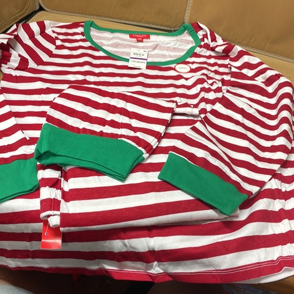 Macy’s family Christmas PJs - Picture 4 of 9